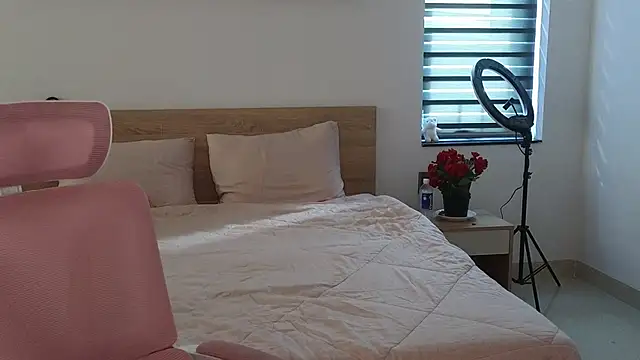 YasmineWest online show from May 9, 8:07 am
