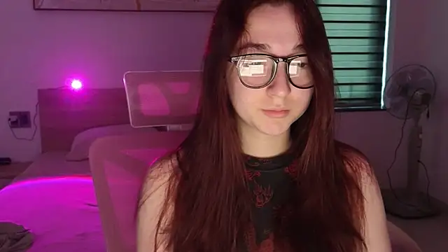YasmineWest online show from May 2, 12:16 am