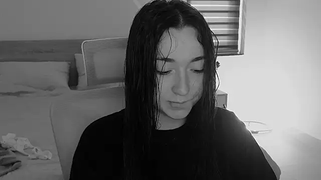 YasmineWest online show from May 11, 1:07 am