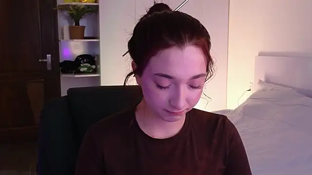 YasmineWest online show from June 15, 2:34 am