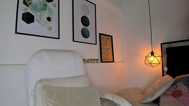 amysc online show from December 16, 11:47 am