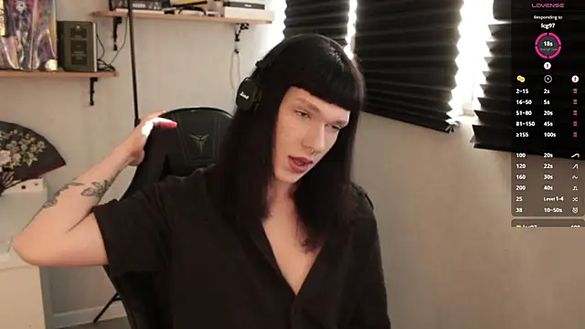 Snapshot of carthylovvve chatting on March 1, 1:07 pm carthylovvve online show from March 1, 1:07 pm