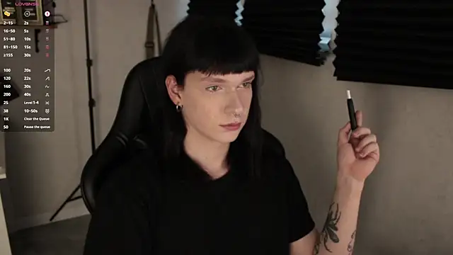 Snapshot of carthylovvve chatting on March 15, 3:37 pm carthylovvve online show from March 15, 3:37 pm