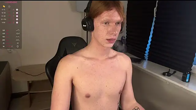 Snapshot of carthylovvve chatting on November 28, 1:55 pm carthylovvve online show from November 28, 1:55 pm