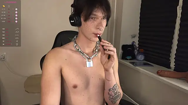 Snapshot of carthylovvve chatting on October 23, 4:27 pm carthylovvve online show from October 23, 4:27 pm