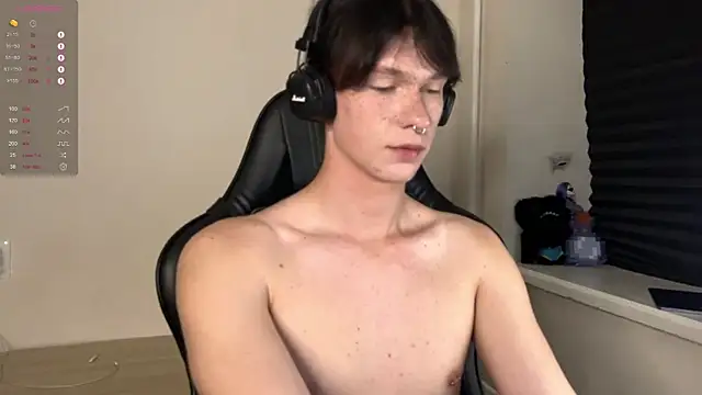 Snapshot of carthylovvve chatting on October 1, 4:33 pm carthylovvve online show from October 1, 4:33 pm