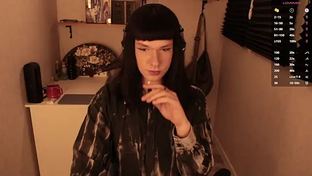 Snapshot of carthylovvve chatting on March 3, 7:49 pm carthylovvve online show from March 3, 7:49 pm