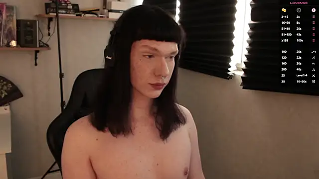 Snapshot of carthylovvve chatting on February 28, 1:25 pm carthylovvve online show from February 28, 1:25 pm