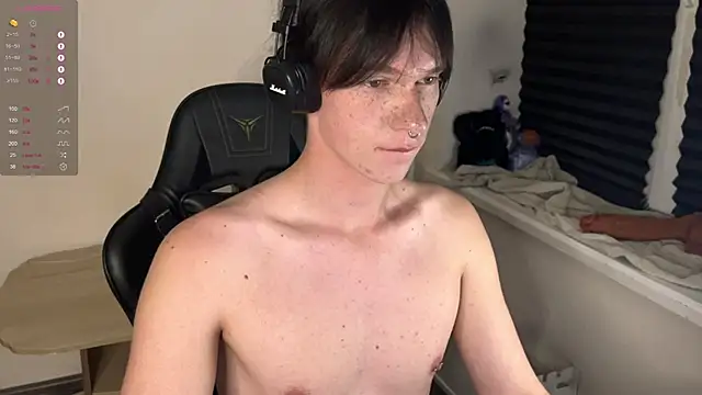 Snapshot of carthylovvve chatting on October 3, 4:19 pm carthylovvve online show from October 3, 4:19 pm