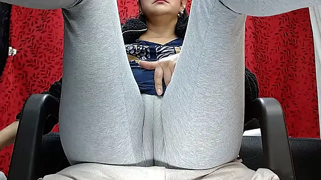 MELANIE SEX69 online show from November 15, 9:30 pm