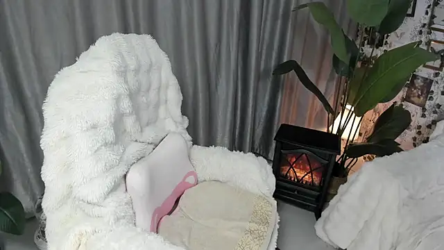 Snapshot of Minami_686 chatting on February 20, 8:36 pm Minami 686 online show from February 20, 8:36 pm