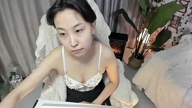 Snapshot of Minami_686 chatting on February 22, 10:20 pm Minami 686 online show from February 22, 10:20 pm