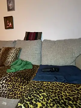 Snapshot of fatfabulous1981 chatting on February 17, 12:30 am fatfabulous1981 online show from February 17, 12:30 am