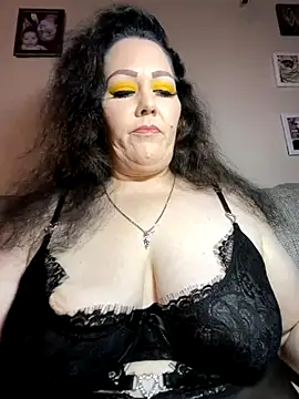 Snapshot of fatfabulous1981 chatting on January 7, 12:26 am fatfabulous1981 online show from January 7, 12:26 am