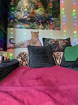 fatfabulous1981 online show from May 8, 12:14 am