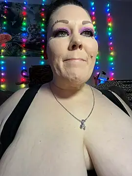 Snapshot of fatfabulous1981 chatting on February 19, 2:08 am fatfabulous1981 online show from February 19, 2:08 am