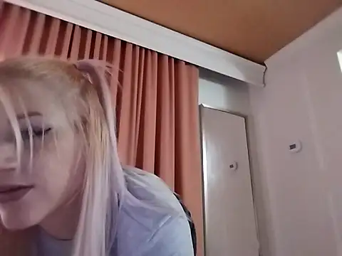 Snapshot of SexxxiLexiiii chatting on February 6, 11:23 pm SexxxiLexiiii online show from February 6, 11:23 pm