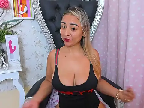 Snapshot of milf_bigass_ chatting on October 7, 12:39 pm milf bigass online show from October 7, 12:39 pm