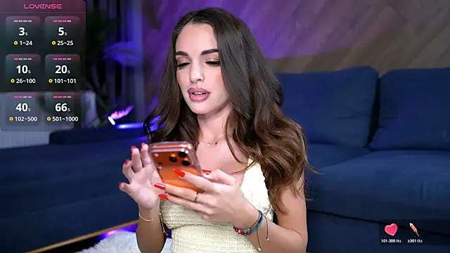 Snapshot of EsmeAinsley chatting on December 18, 1:55 am EsmeAinsley online show from December 18, 1:55 am