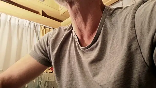 LongUKMakeYouSquirt online show from March 23, 10:31 pm