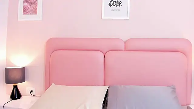 Snapshot of little_dolly1 chatting on November 19, 1:22 pm little dolly1 online show from November 19, 1:22 pm