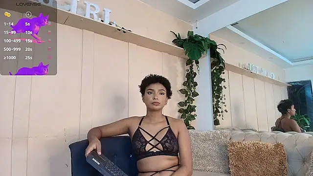 Snapshot of saray_mardez chatting on March 10, 12:28 pm saray mardez online show from March 10, 12:28 pm