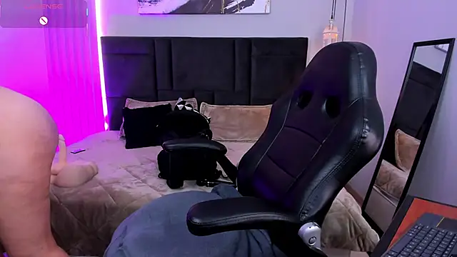 Tisha  lau online show from February 19, 2:03 pm