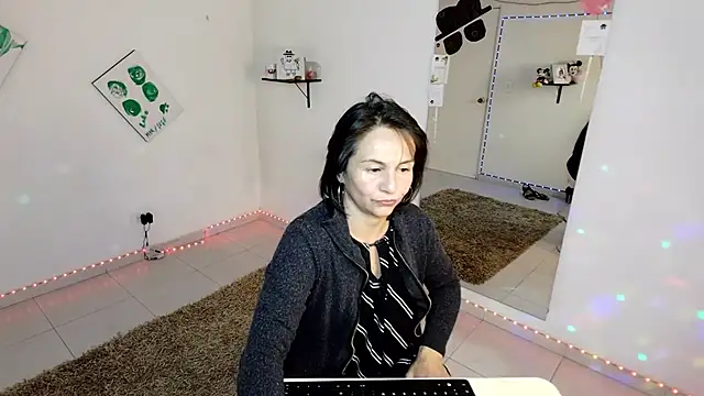 Snapshot of lollita_23_ chatting on January 13, 7:18 pm lollita 23 online show from January 13, 7:18 pm