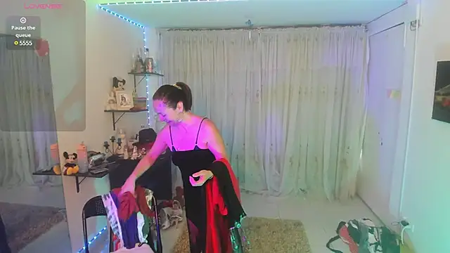 lollita 23  online show from February 14, 7:44 pm