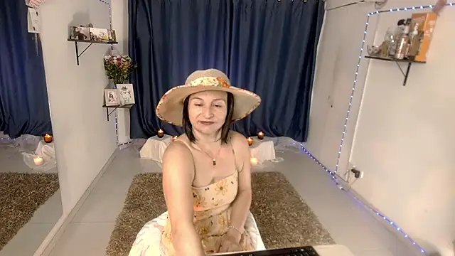 Snapshot of lollita_23_ chatting on June 4, 8:57 pm lollita 23 online show from June 4, 8:57 pm