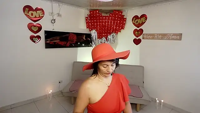 Snapshot of lollita_23_ chatting on February 14, 9:15 pm lollita 23 online show from February 14, 9:15 pm