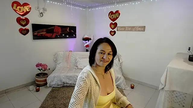 lollita 23  online show from April 11, 7:17 pm