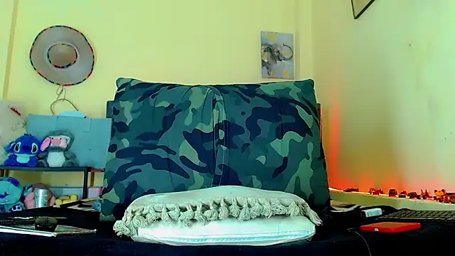 Liamscott  online show from April 5, 7:42 pm