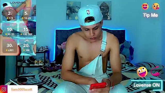 Liamscott  online show from November 29, 9:15 pm