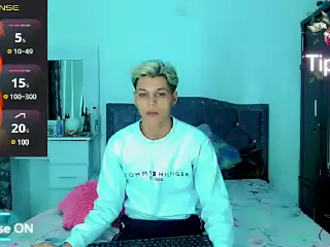 Liamscott  online show from March 6, 2:30 am