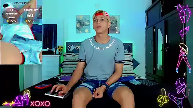 Liamscott  online show from October 5, 9:05 pm