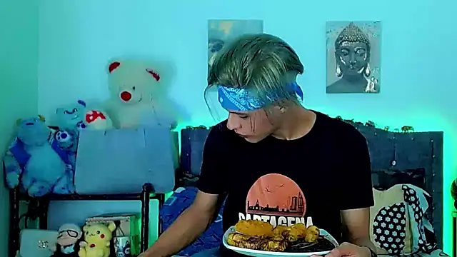 Liamscott  online show from March 12, 8:24 pm