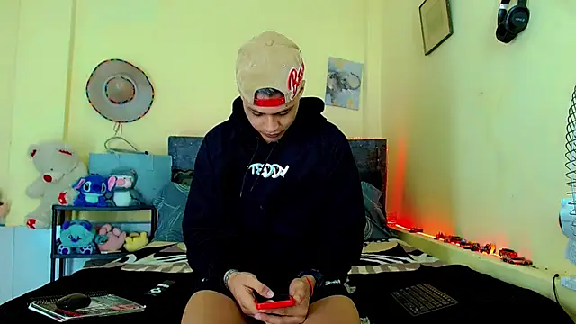 Liamscott  online show from April 9, 7:53 pm