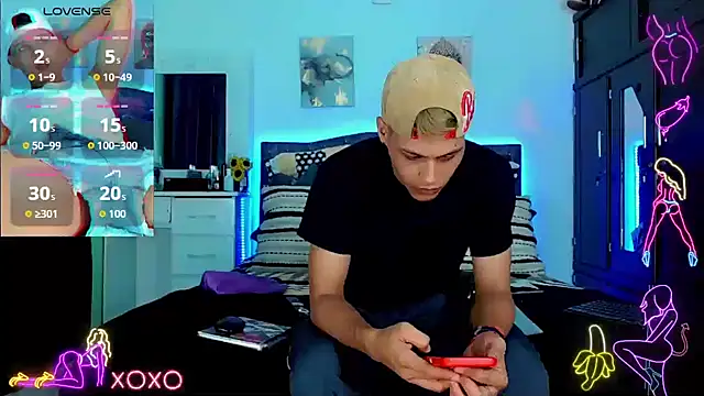 Liamscott  online show from October 6, 9:26 pm