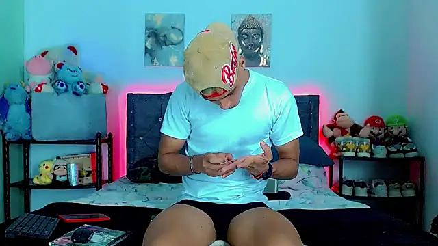 Liamscott  online show from March 17, 12:46 am