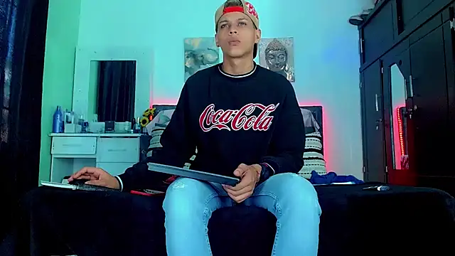 Liamscott  online show from September 12, 9:03 pm