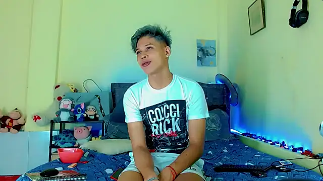 Liamscott  online show from March 25, 12:00 am