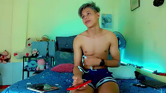 Liamscott  online show from March 29, 8:10 pm