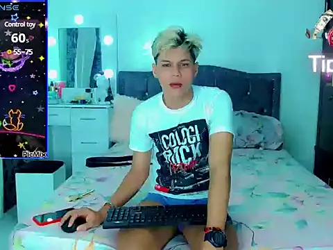 Liamscott  online show from March 23, 6:26 am