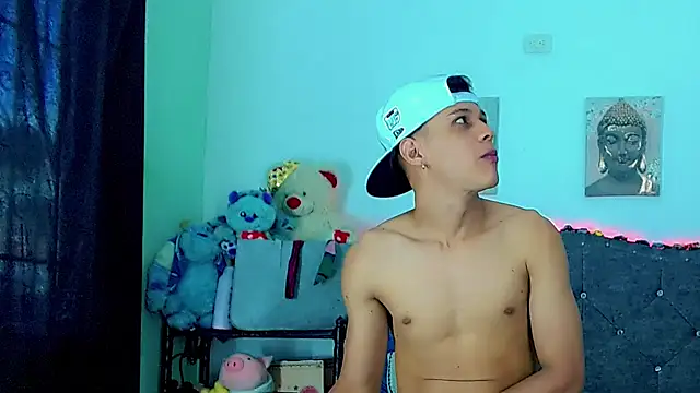 Liamscott  online show from February 23, 9:15 pm