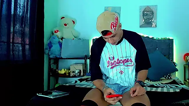 Liamscott  online show from March 7, 8:03 pm