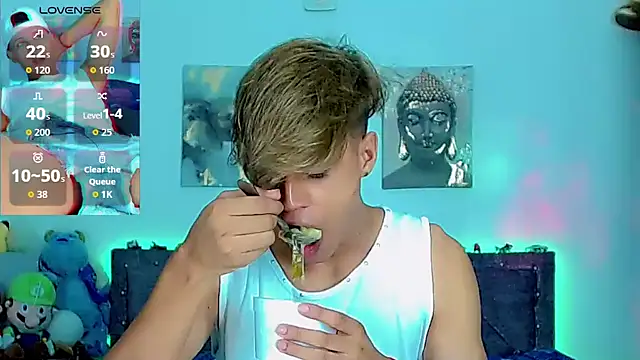 Liamscott  online show from November 13, 8:24 pm