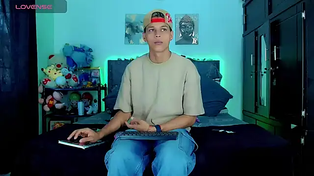 Liamscott  online show from October 25, 7:47 pm