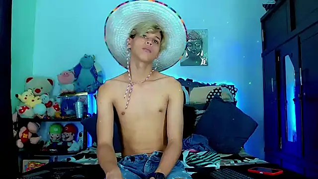 Liamscott  online show from October 31, 8:05 pm