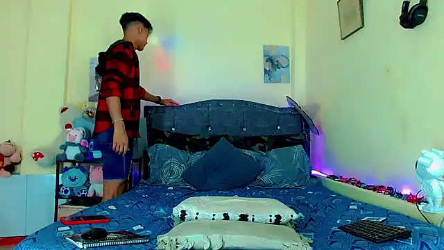 Liamscott  online show from March 20, 6:09 pm